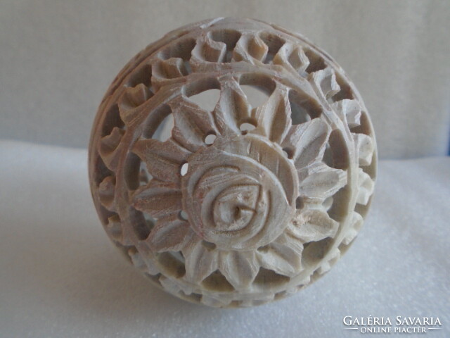 Table ornament carved from Chinese jade stone with an openwork pattern, decorated with 5 lucky elephants
