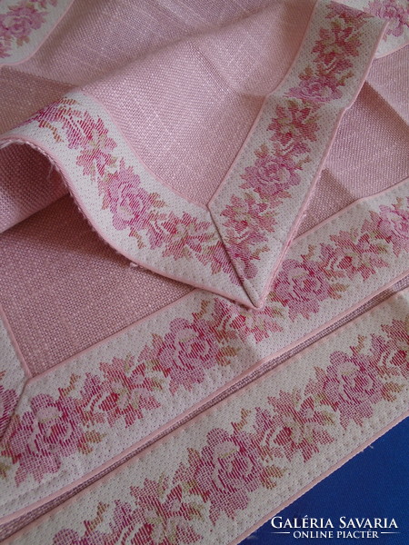 Pink tablecloth 2 pcs. With a napkin.