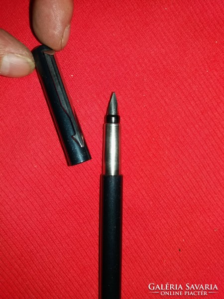 Old parker hong kong fountain pen with black cover as shown in the pictures