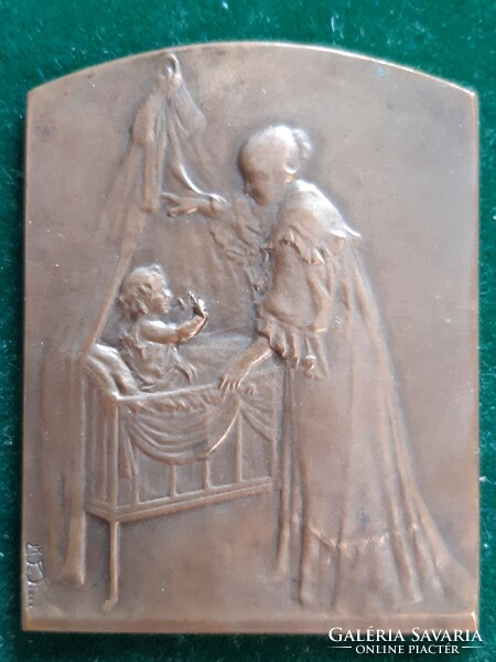 R. LAMOURDEDIEU: Ébresztés, francia szecessziós bronz plakett.