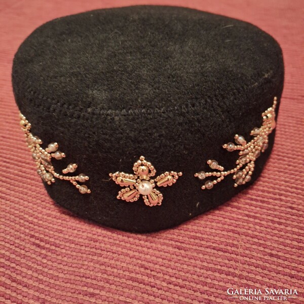 Black hat Africa collection, pearl decoration