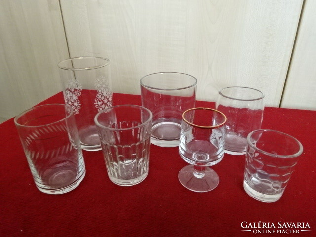 Seven mixed glass glasses. Its height is 6-11 cm. Jokai.