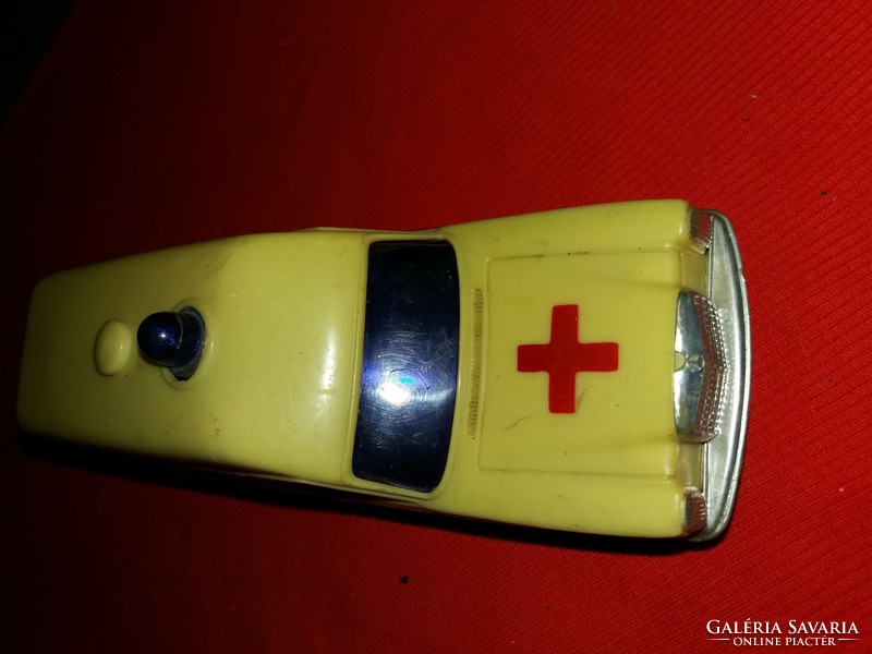 1970. Lucky Toys lendkerekes műanyag MERCEDES Benz játék autó ritka szép állapotban a képek szerint