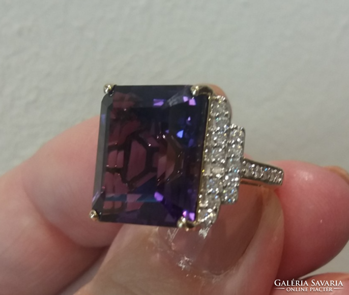 11.02 Ct amethyst ring 14.C. Gold. With certificate. New