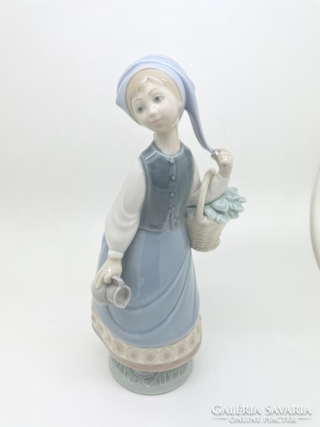 Lladro 5024 Spanish porcelain Dutch girl with scarf and jug 20cm