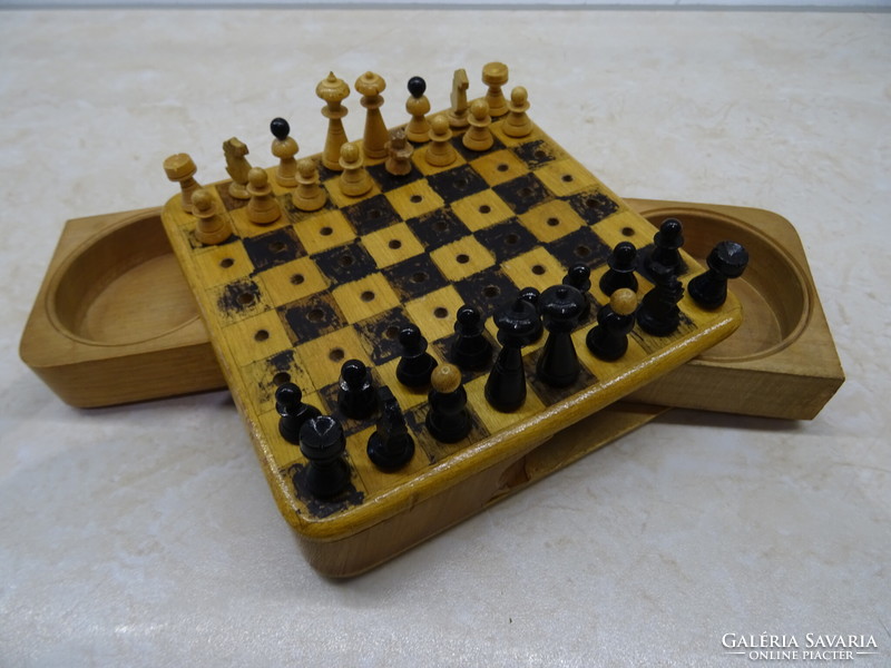 Utazó sakk fából