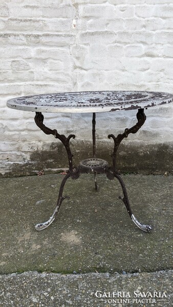 Aluminum die-cast decorative garden table