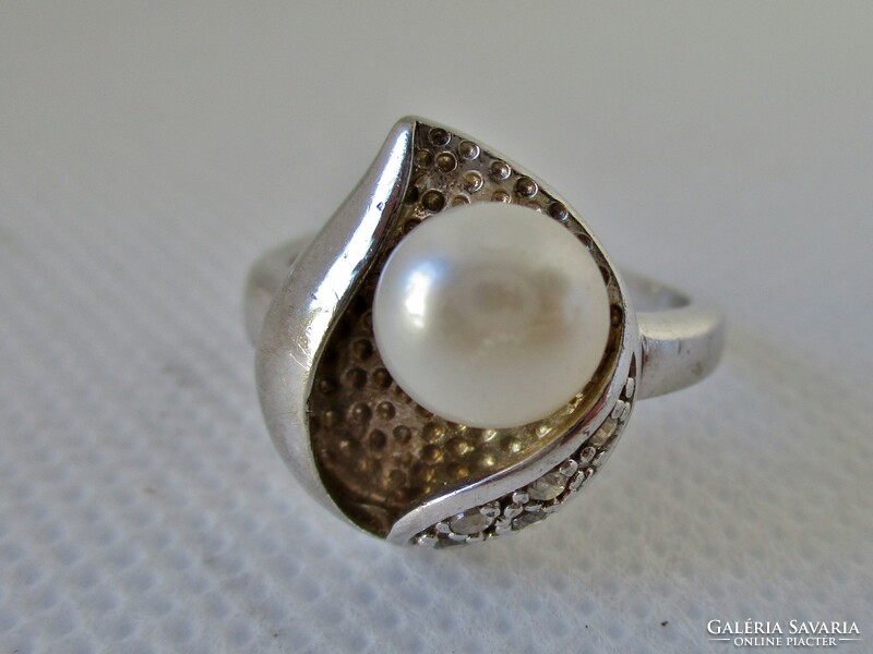 A beautiful sterling silver ring with genuine pearls