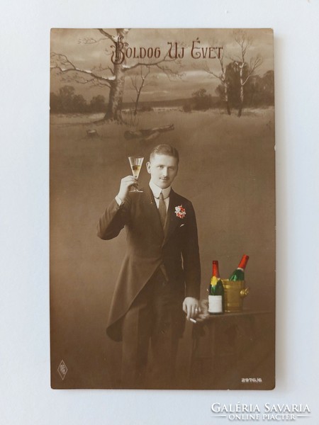 Régi újévi képeslap 1916 férfi fotó levelezőlap pezsgő