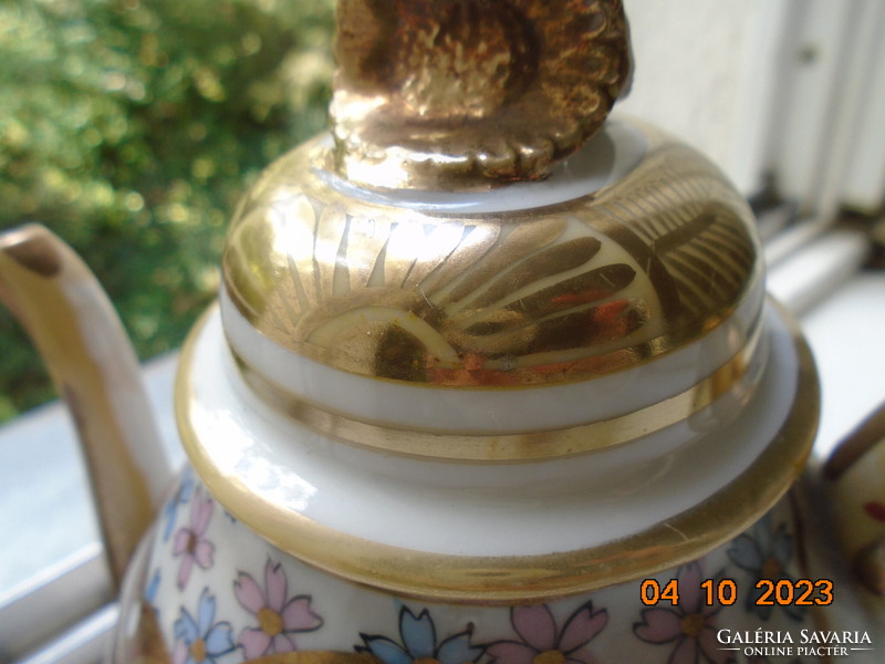 Antique Kutan spout with rich gilding, life and landscapes in extremely fine eggshell porcelain