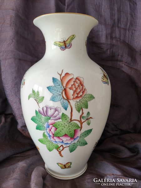 Huge Herend porcelain vase with Victoria pattern in perfect condition