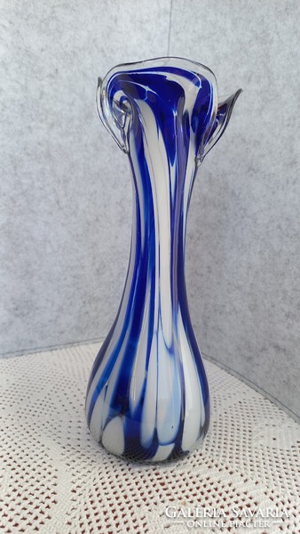 Vintage Murano multi-layered glass vase with continuous pattern, petal-shaped opening, 26 x 10 cm