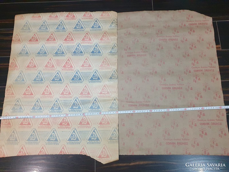 Very retro wrapping papers from the 50s, scale center pioneer