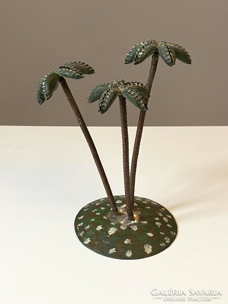 Metal cap palm tree table decoration