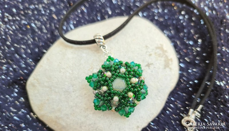 Green jade pendant with necklace