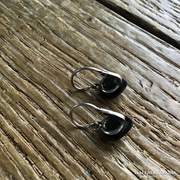Silver mourning earrings with antique gagat stones