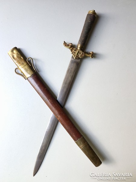 Hunter Dagger Sword