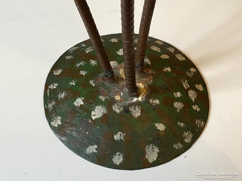 Metal cap palm tree table decoration