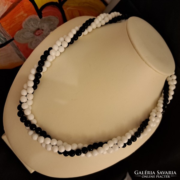 Porcelain pearl string