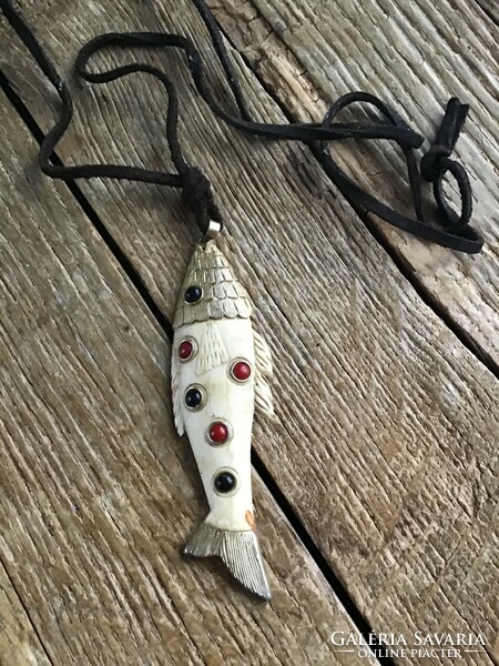 Régi CARTIER stílusú csontból készített hal medál bőr nyakláncon