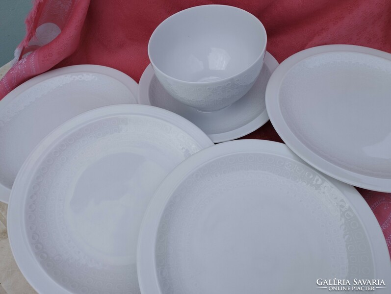 Gyönyörű hófehér porcelán süteményes tányér ( 4 db ) és szószos tál, Alka