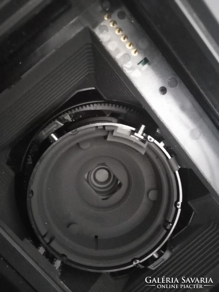 Fuji film instax 100 - camera with 95 mm, f14 lens
