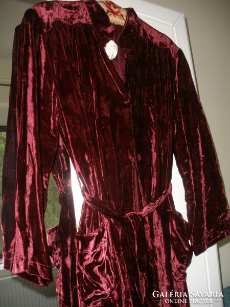 Elegant silk-velvet robe, burgundy