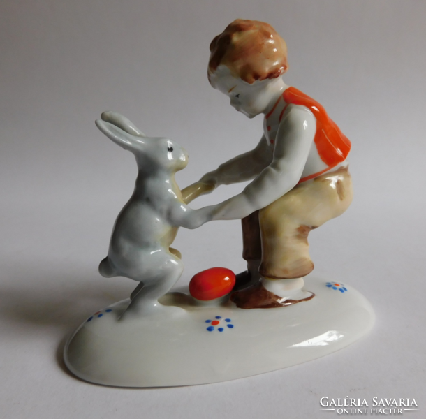 Metzler & Ortloff kézzel festett  húsvéti figura - fiú nyuszival, piros tojással