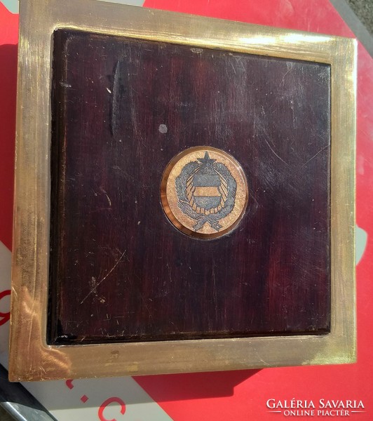 Zsűrizett retro iparművész réz bronz fa doboz rendőrség police bm  katona jelvény kitüntetés tárca