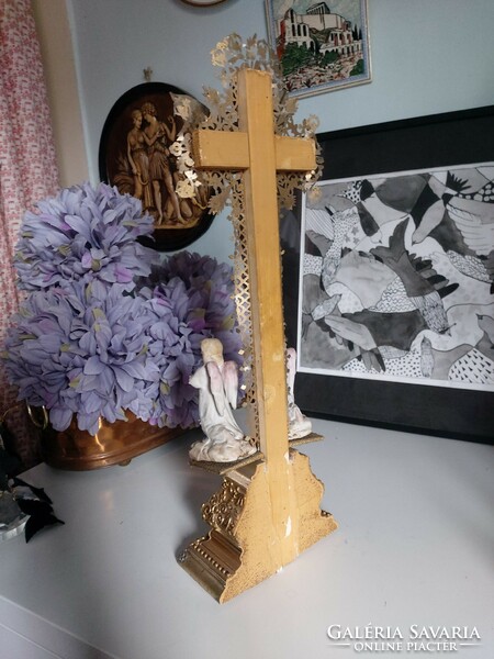 Csodaszép, bájos angyalkákkal díszített, részletgazdag viaszvirágos 45 cm-es feszület, kereszt ritka