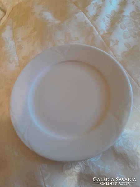 White plate 19 cm