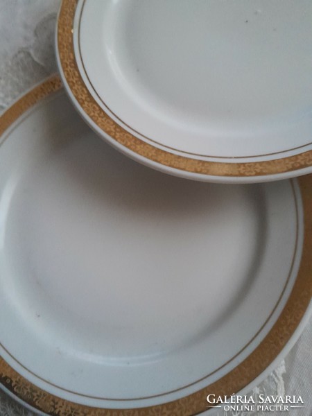 Alföldi  tányér aranycsikos  17 cm párban