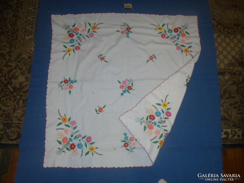Embroidered flower bouquet tablecloth, tablecloth - handwork