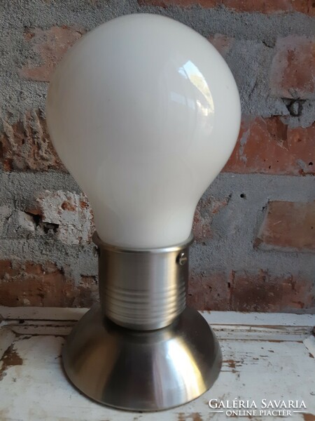 Bulb-shaped table lamp