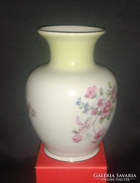 Hollóházi virág mintás porcelán váza / 18 cm