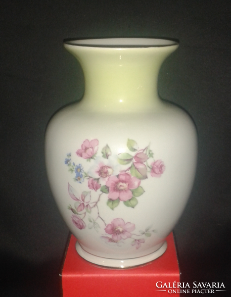 Hollóházi virág mintás porcelán váza / 18 cm