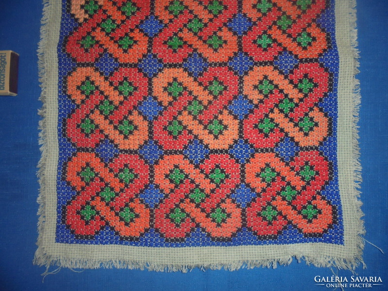 Retro díszpárna előlap - keresztszemes, kézzel hímzett