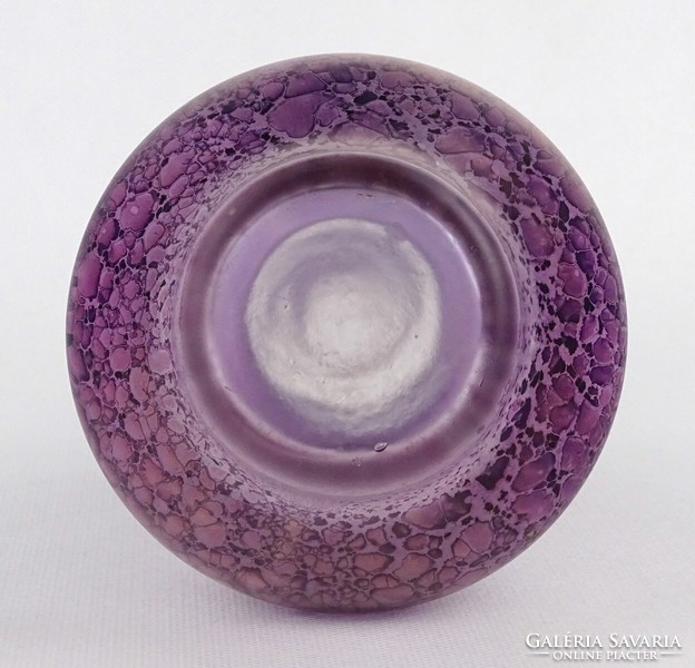 1O978 Mályva színű foltos mintás mid century művészi üveg váza 21 cm