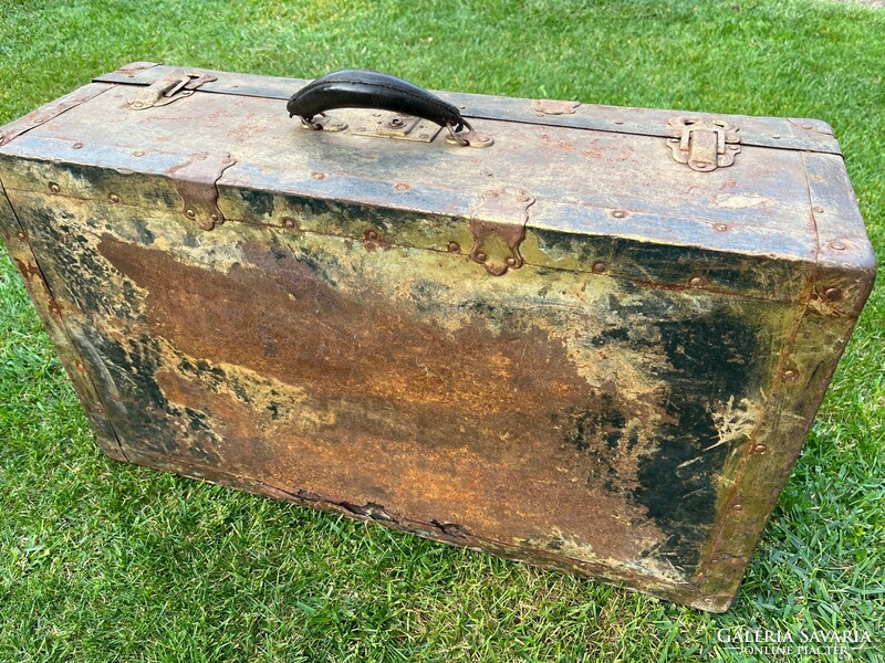 Antique suitcase suitcase old travel trunk