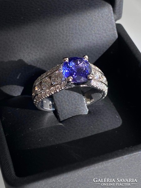 Női gyűrű, Tanzanit és természetes színtelen gyémántokkal