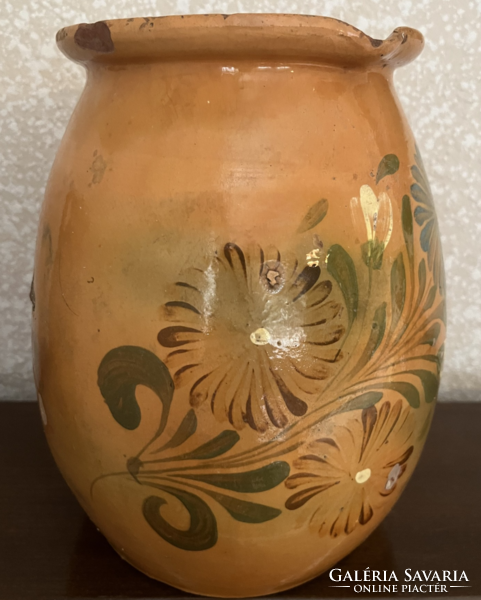 Nagyméretű antik barna mázas cserépedény köcsög kerámia virág motívummal