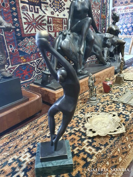 Art deco bronze statue. Nick marked. 31 cm. With very nice workmanship.