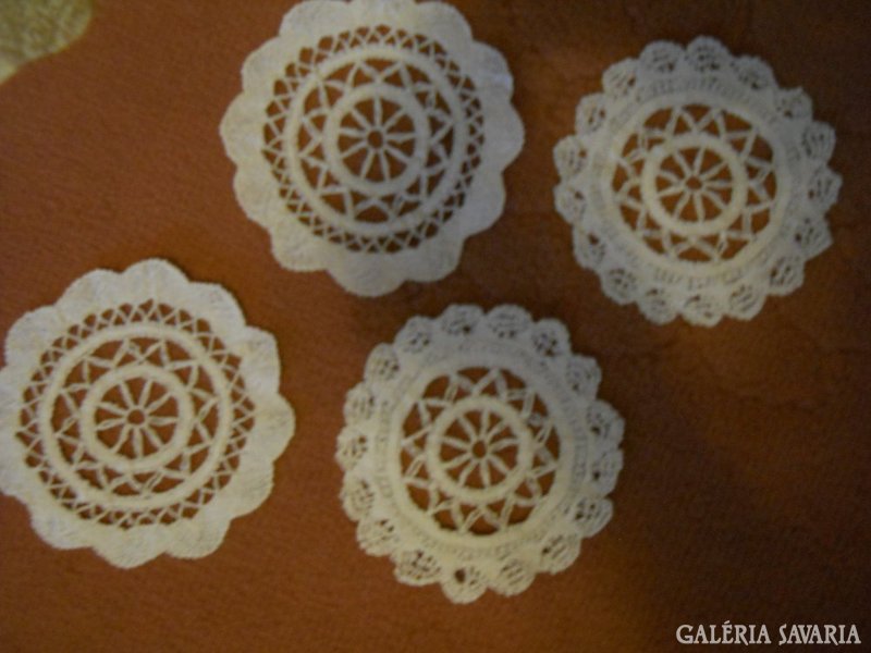 4 Pcs. Beaten lace tablecloth