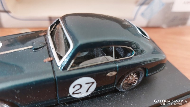 (K) jolly aston martin limited 400 1:43 model car. Damaged windshield, photographed.