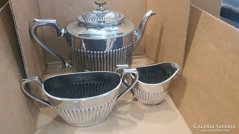 Thick silver-plated art deco pouring set, in excellent condition.