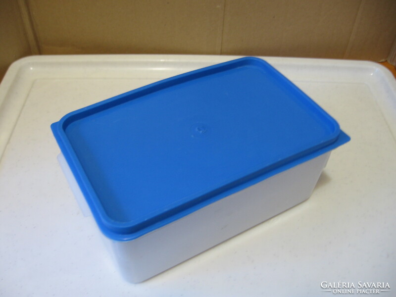 Retro box with blue top