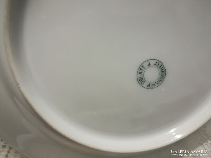 Porcelán szervírozó: szószos kínáló, köretes tál és egy lapos tányér Oblatt J. jelzéssel
