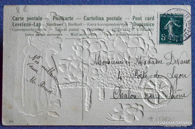 Antik dombornyomott Újévi üdvözlő képeslap - kisleány 4levelű lóhere talicska árvácska 1907ből