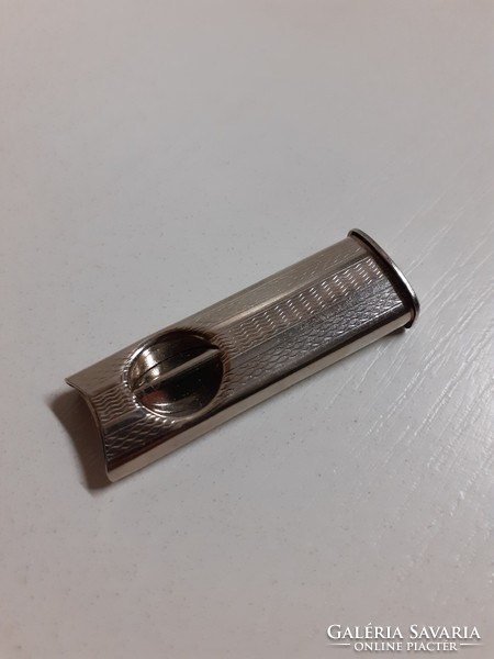 A cigar cutter in good condition