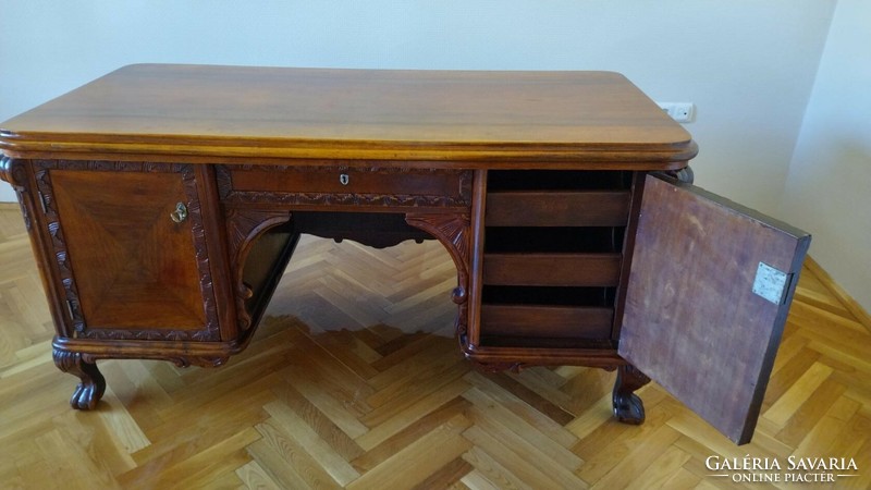Renovated neo-baroque desk